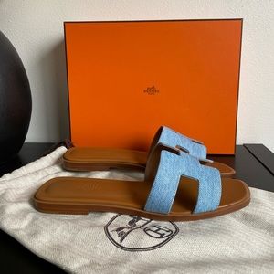 NIB Hermès Light Denim Oran Leather Sandals Bleu Clair size 38
